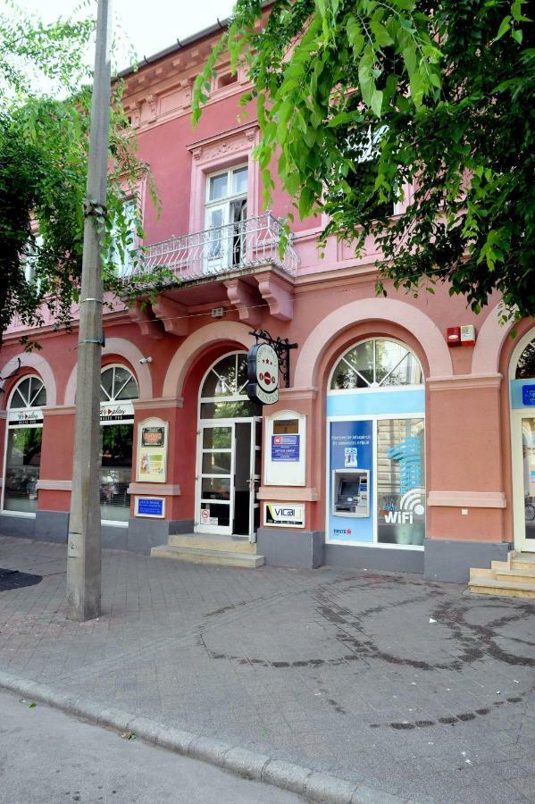 Piros Arany Panzio Kalocsa Hotel Buitenkant foto