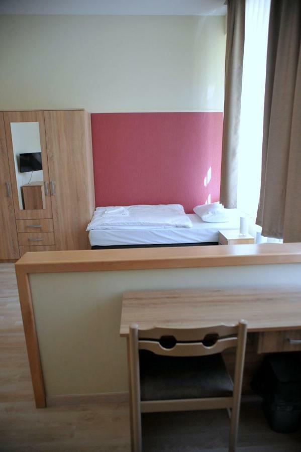 Piros Arany Panzio Kalocsa Hotel Buitenkant foto