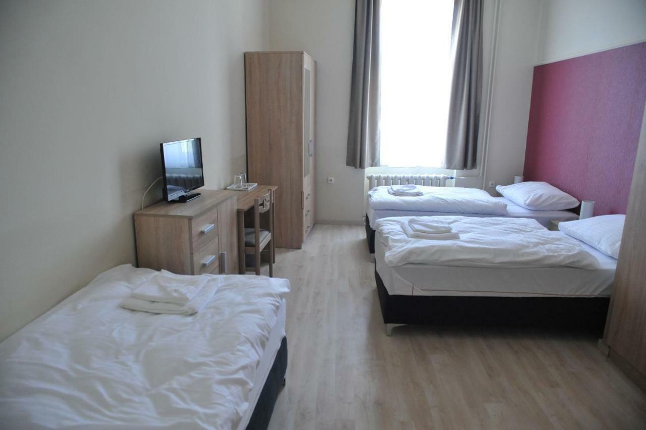 Piros Arany Panzio Kalocsa Hotel Buitenkant foto