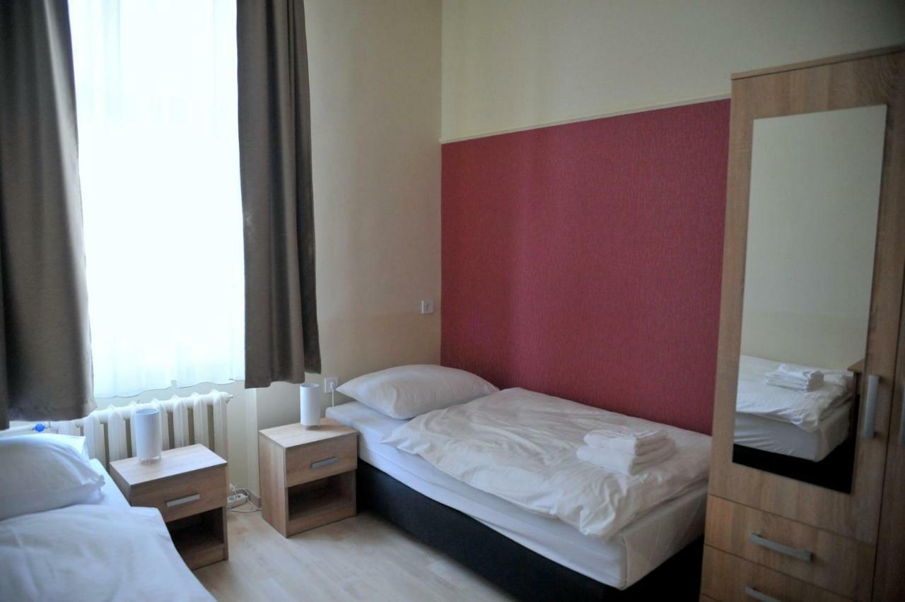 Piros Arany Panzio Kalocsa Hotel Buitenkant foto