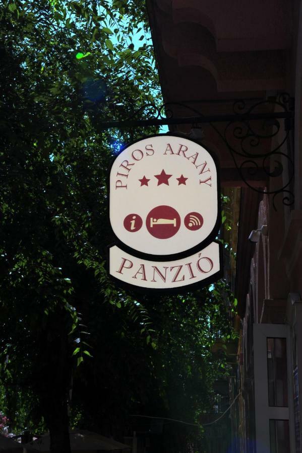 Piros Arany Panzio Kalocsa Hotel Buitenkant foto