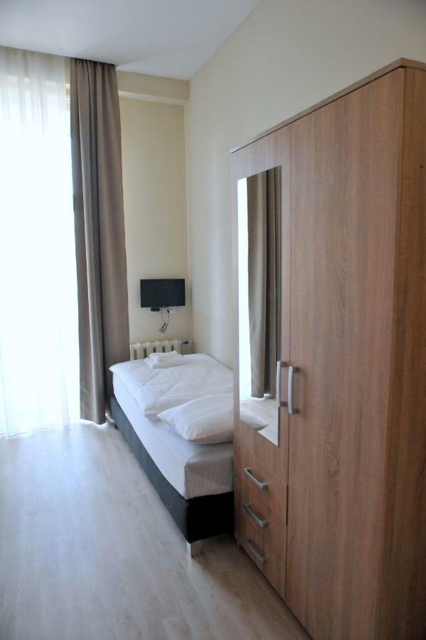 Piros Arany Panzio Kalocsa Hotel Buitenkant foto