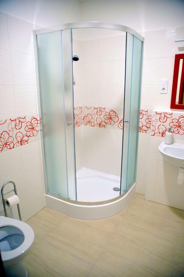 Piros Arany Panzio Kalocsa Hotel Buitenkant foto