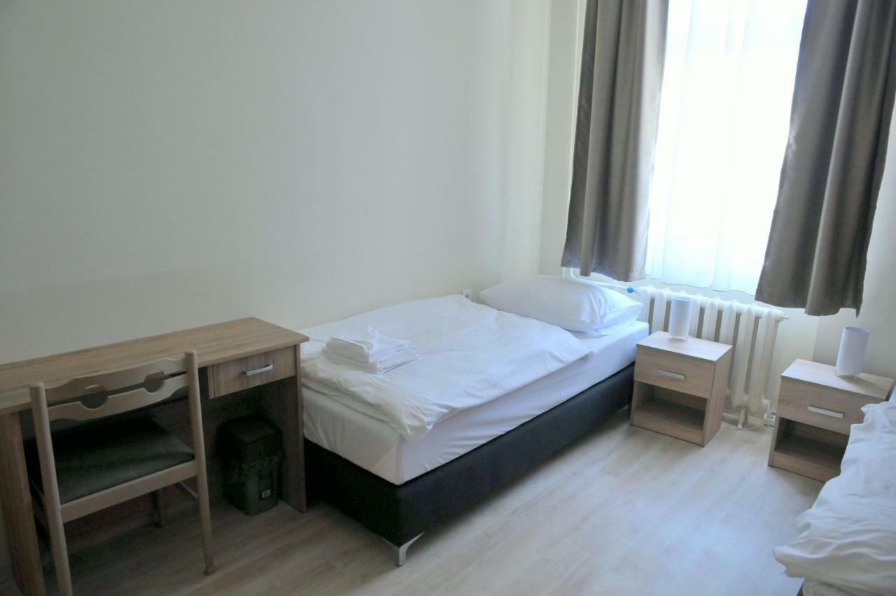Piros Arany Panzio Kalocsa Hotel Buitenkant foto