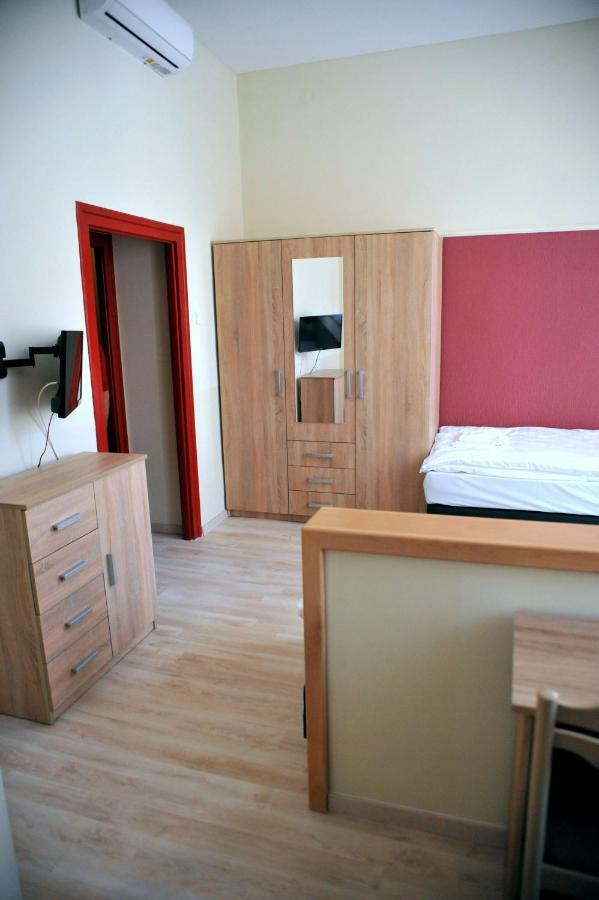 Piros Arany Panzio Kalocsa Hotel Buitenkant foto