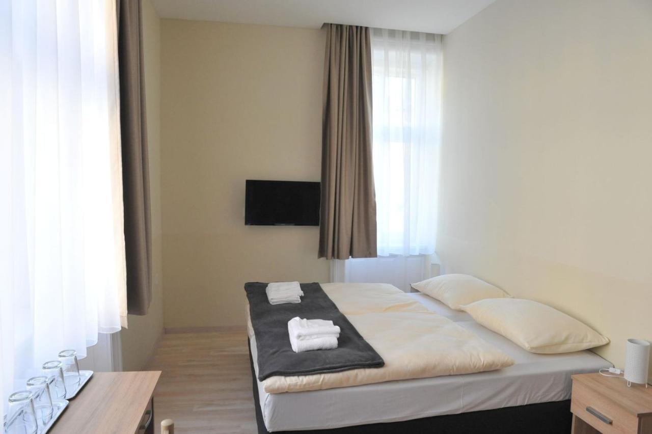Piros Arany Panzio Kalocsa Hotel Buitenkant foto