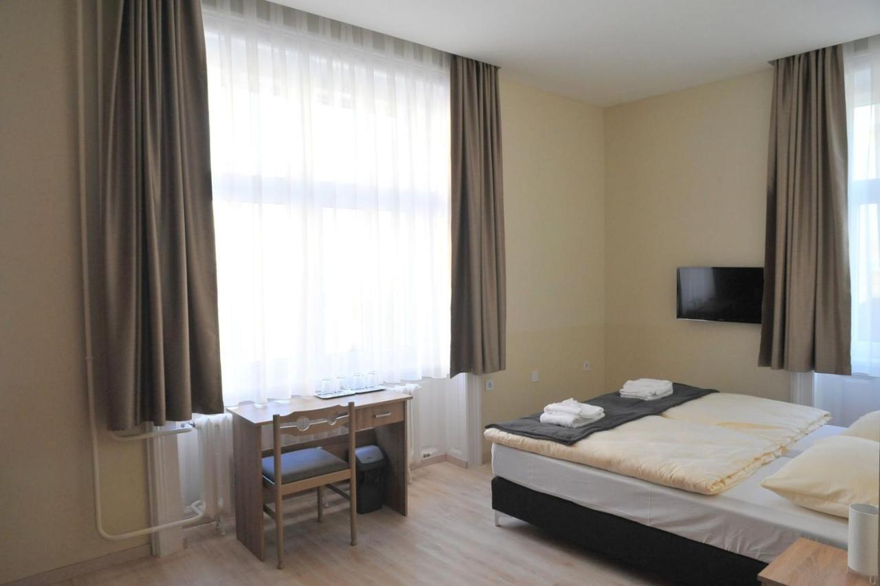 Piros Arany Panzio Kalocsa Hotel Buitenkant foto